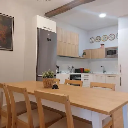 Apartment En Con Zonas Comunes Compartida H4 *